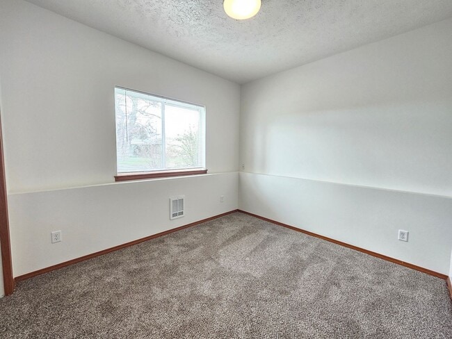 Building Photo - 6026 N Wiscomb St