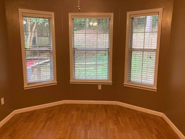 Building Photo - 303 Ouita Cir