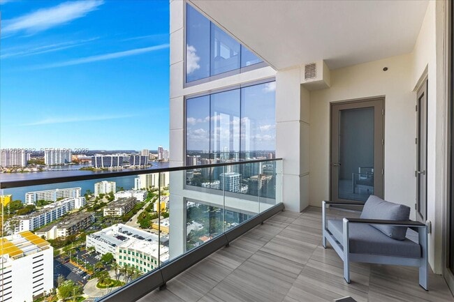 Building Photo - 17901 Collins Ave