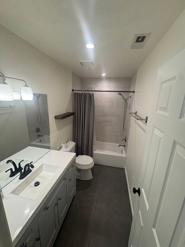 Building Photo - NOW AVAILABLE! Fully Furnished 2-Bed, 2-Ba...