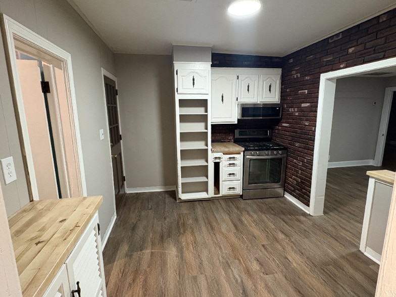 Building Photo - 75 Whiting St