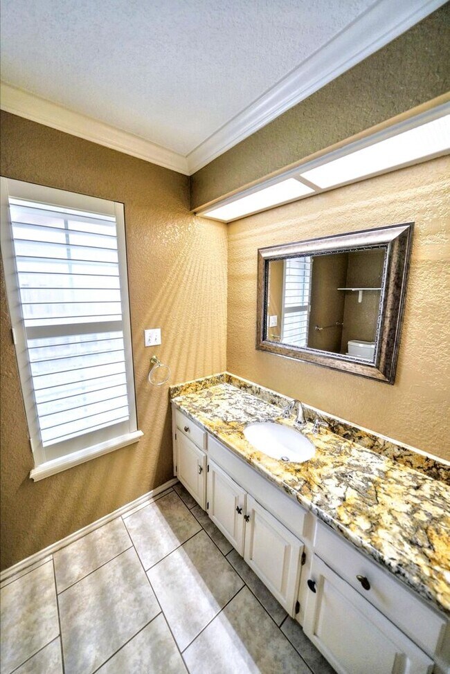 Building Photo - Executive Home in Greenshire with Luxurious Updates and Spacious Outdoor Living - Agent Commissio...