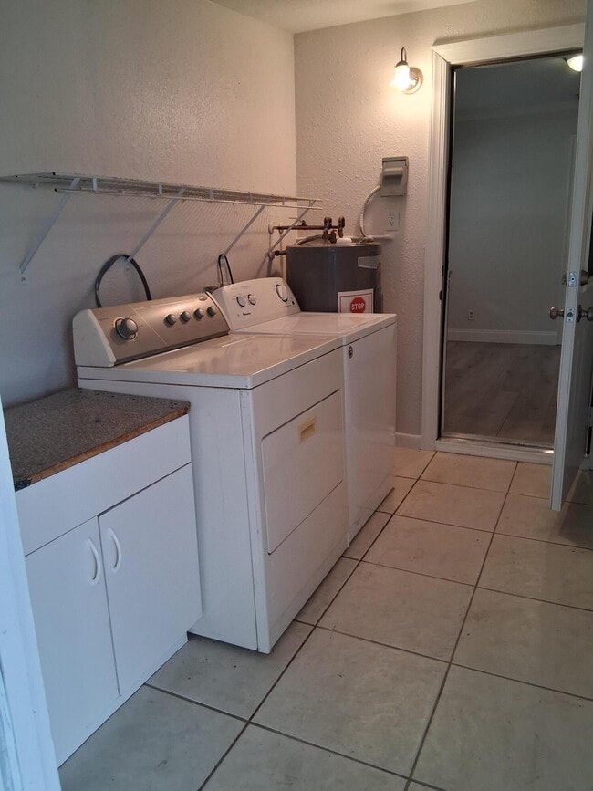 Building Photo - 5815 Garden Ave