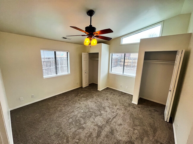 Building Photo - 3100 W Sheila Dr