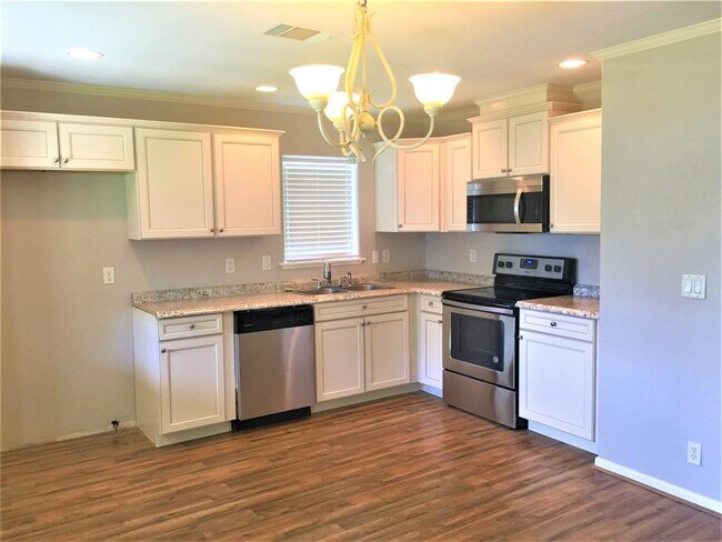 Building Photo - 10003 Summerberry Ln