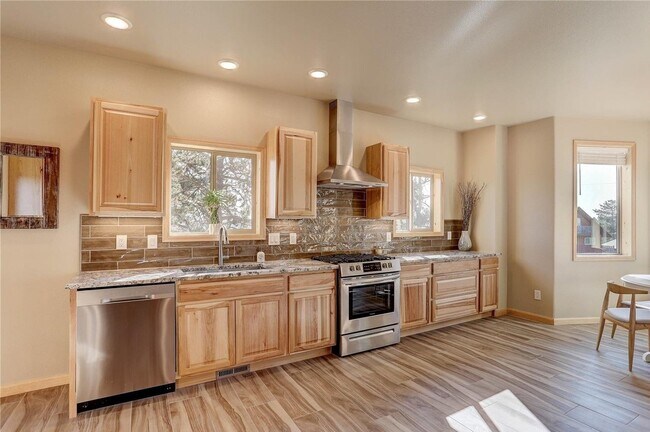 Building Photo - 136 Gail Ln