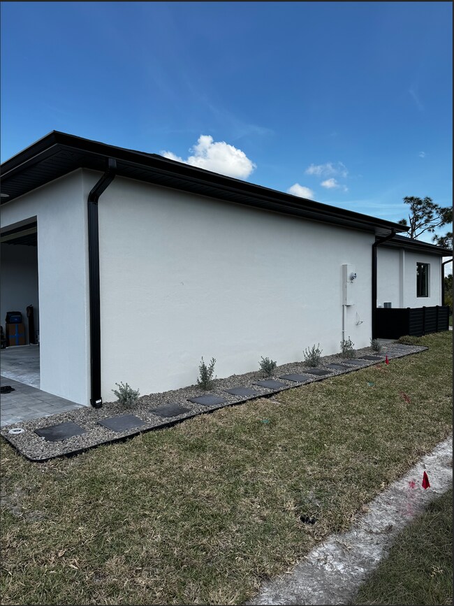 Building Photo - 242 Brig Cir W