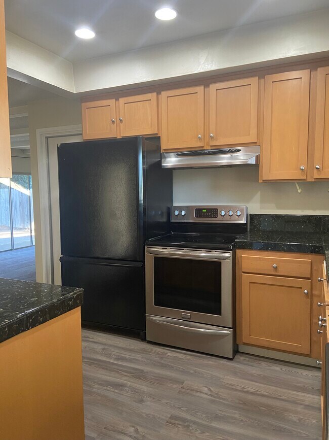 Building Photo - 8547 La Riviera Dr