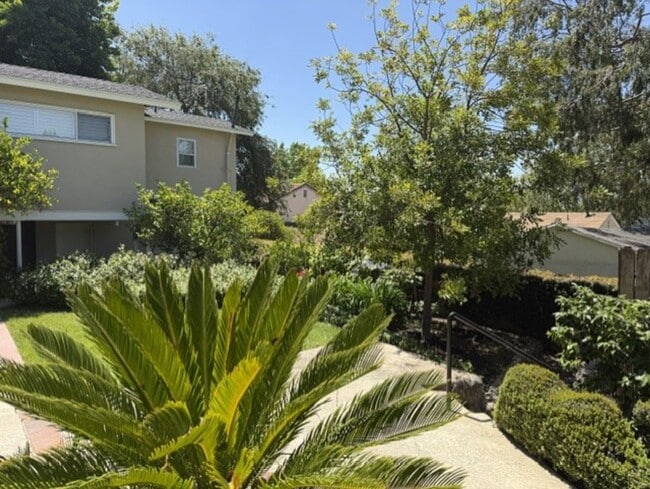 Building Photo - Spacious & Charming 3 Bedroom and a Den Home with Beautiful Updates