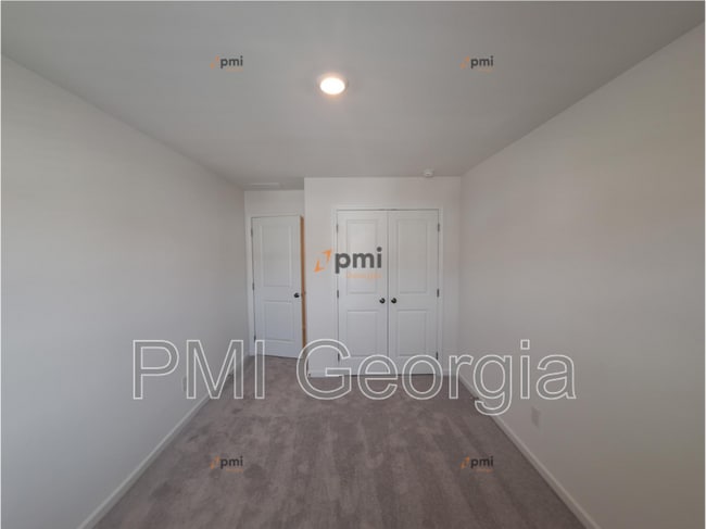 Building Photo - 220 Kenoot Dr