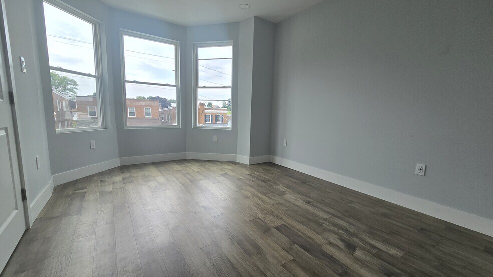 Building Photo - 484 Shurs Ln