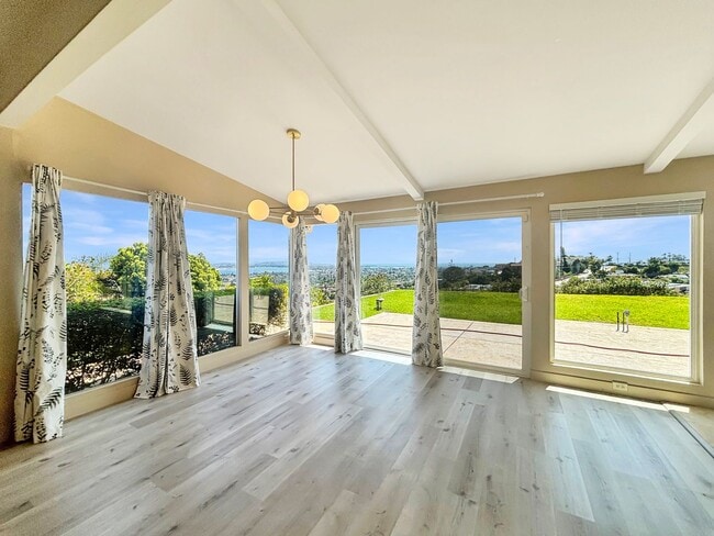 Building Photo - Gorgeous 3BD/2BA House in Pacific Beach W/...
