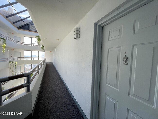 Building Photo - 3023 S Atlantic Ave