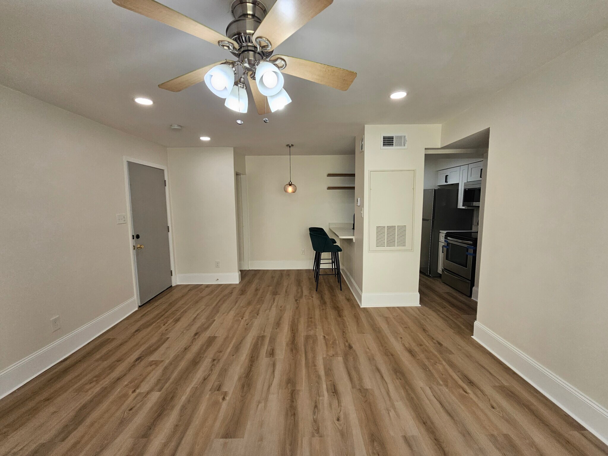 Building Photo - 4833 Zenith St