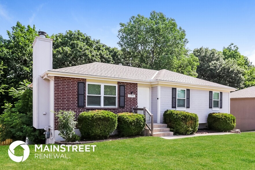 Building Photo - 1104 NE Lindsay Ave