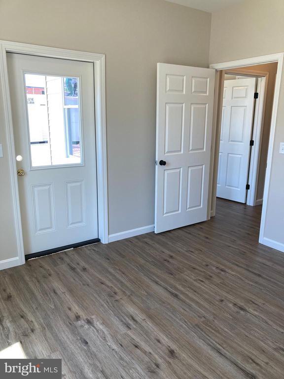 Building Photo - 376 E Main St