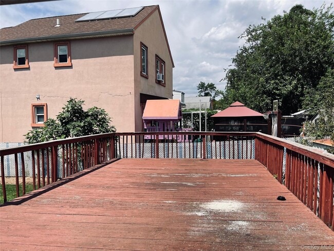 Building Photo - 276 Benson Ave