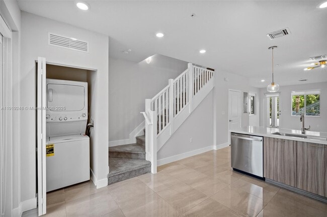 Building Photo - 10270 NW 66th St