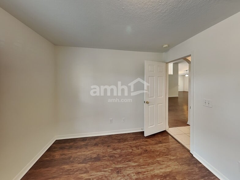 Building Photo - 15004 Shaw Rd