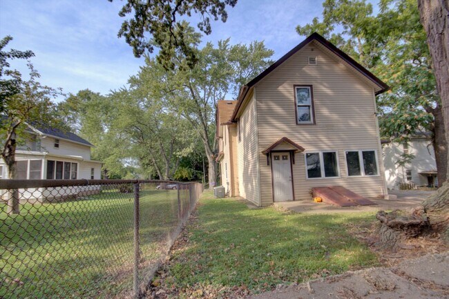 Building Photo - SL POS929