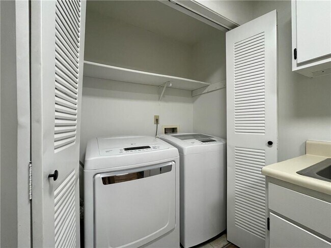 Building Photo - 1006 Dunbar Dr