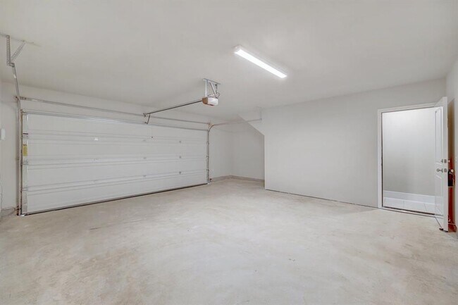 Building Photo - 305 Toddy Wy