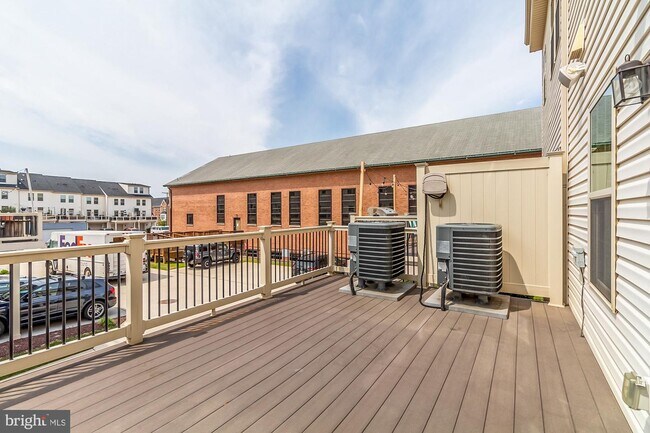Building Photo - 812 Oldham St