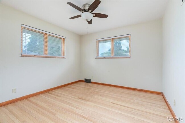 Building Photo - 9715 Grantview Dr