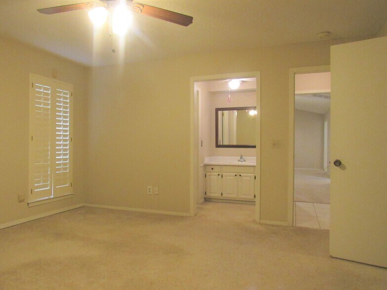 Building Photo - 7016 Stonycreek Dr