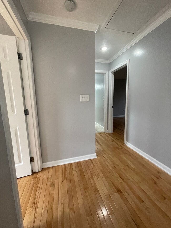 Building Photo - 1513 King Henry Dr