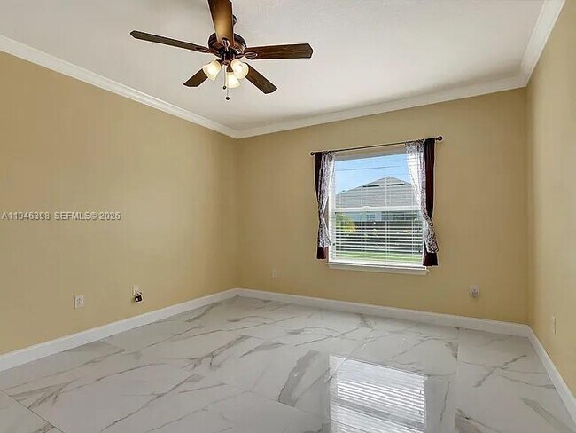 Building Photo - 1018 SW Eckard Ave