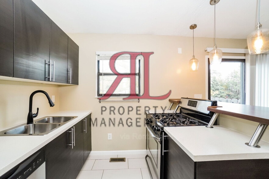 Building Photo - 836 Hickok Dr