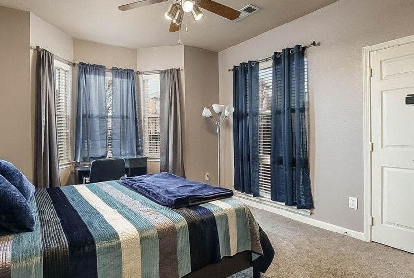 Building Photo - 600 13th St E