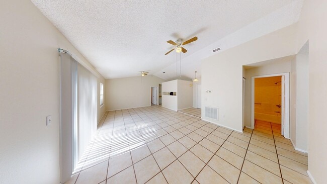 Building Photo - 3 BED/ 2 BATH HOME IN DELTONA!