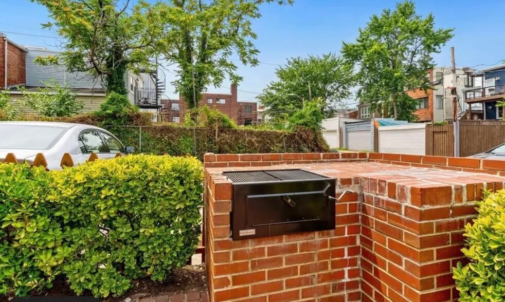 Grill - 730 11th St NE