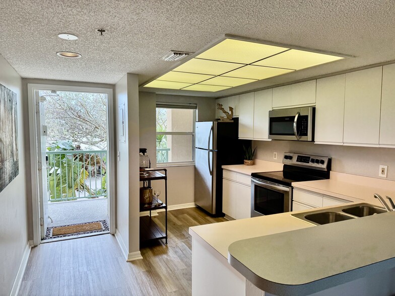 Building Photo - 2320 Terra Ceia Bay Blvd