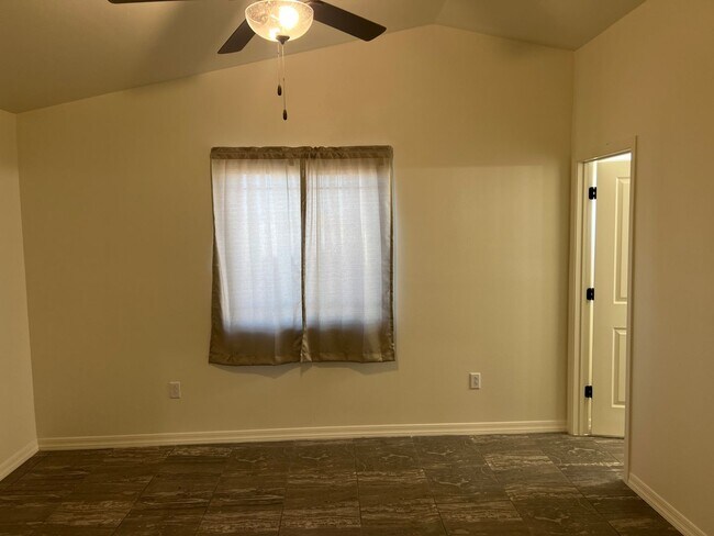 Building Photo - 3 Bedroom 2 Bath Home with fencing in San Luis AZ.