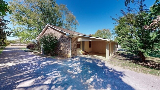 Building Photo - 8614 Burleson Ln