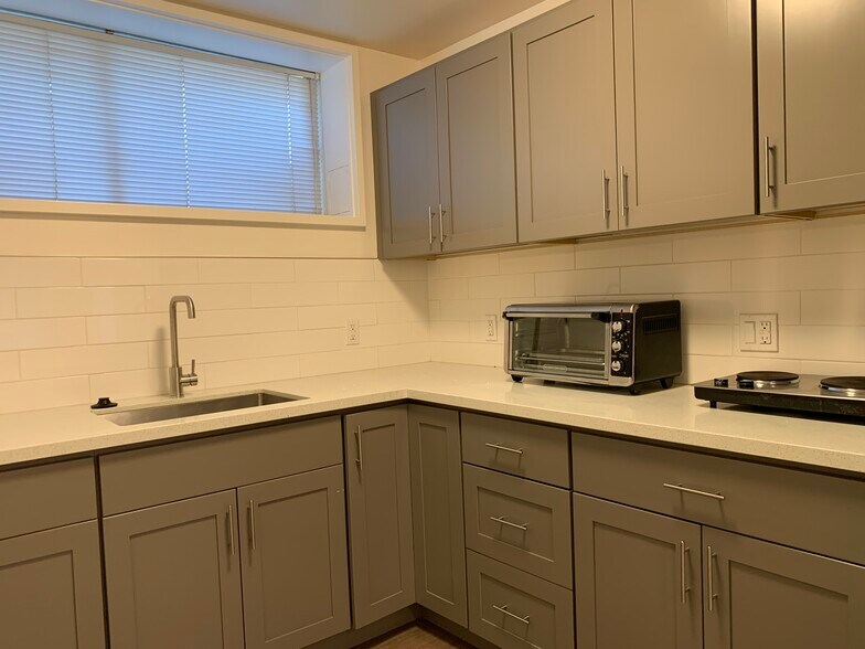 Building Photo - 251 Amador Ave