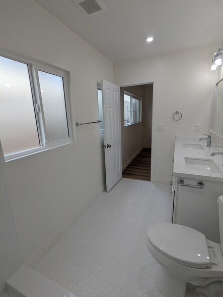 Building Photo - 613 Illinois Ct