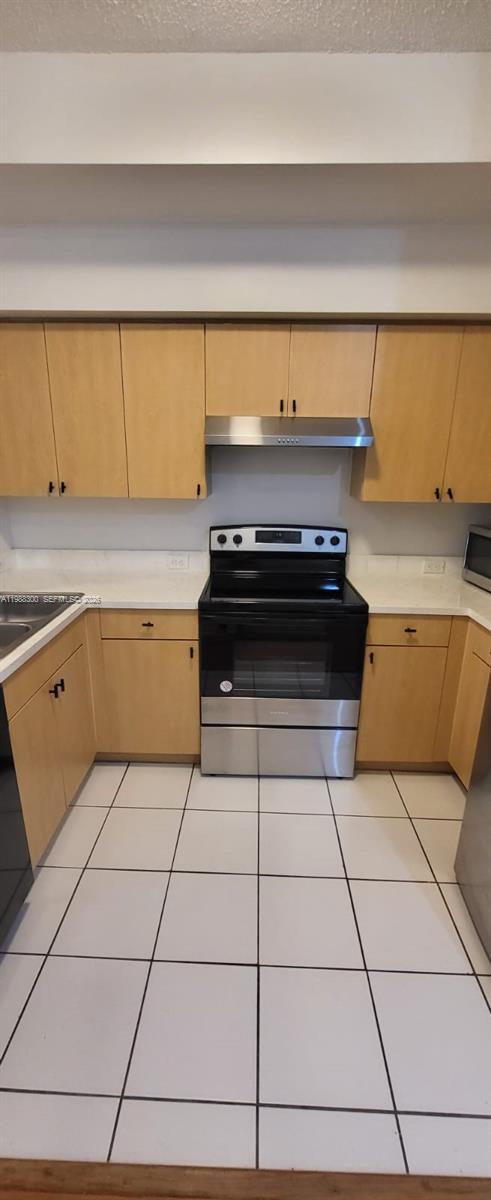 Building Photo - 2921 NE 185th St