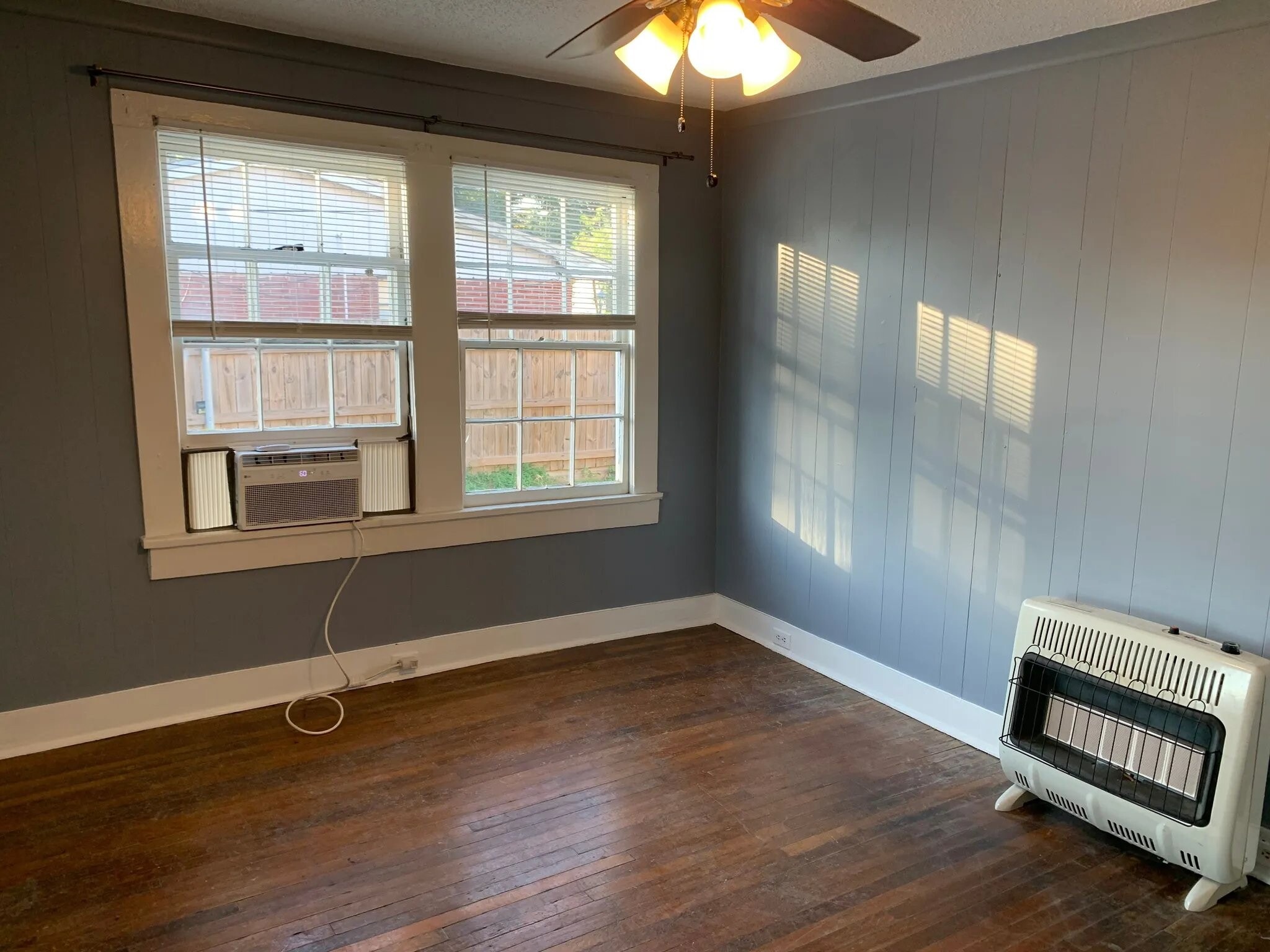 Building Photo - 451 Oak Ave