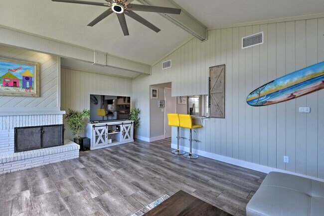 Building Photo - 726 Alden Dr