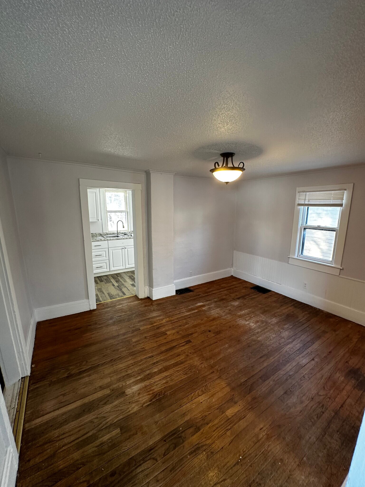 Building Photo - 305 S Western Ave