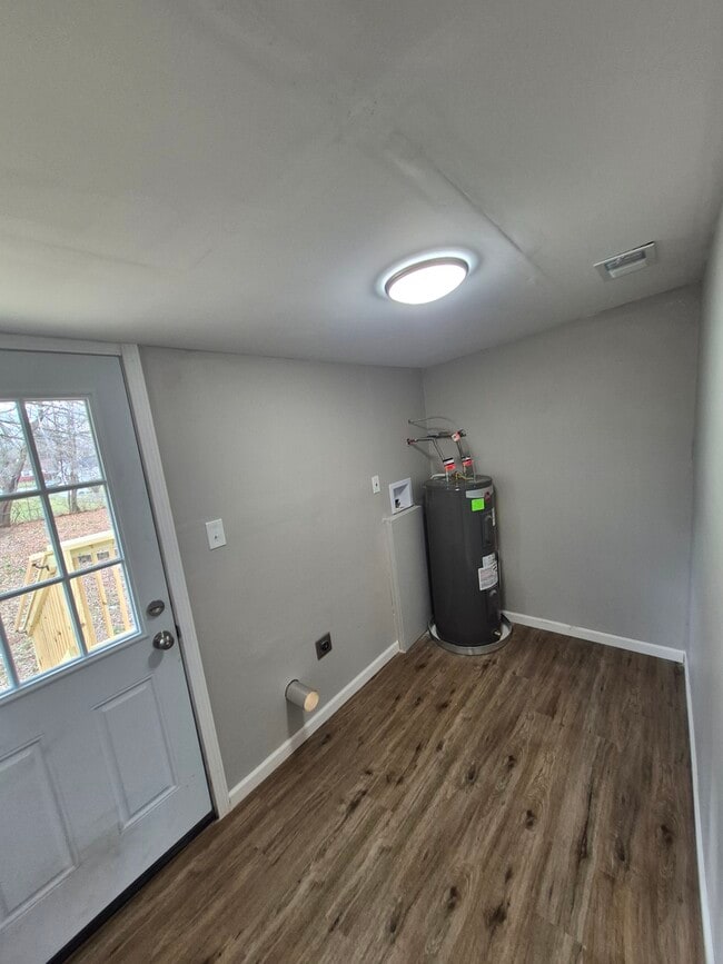 Building Photo - 658 Virginia Ave