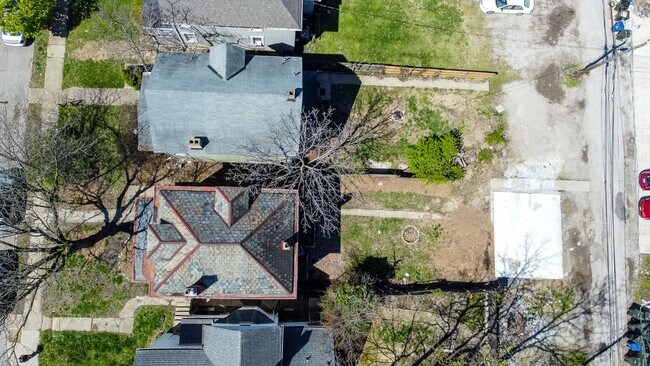 Building Photo - 418 E 17th Ave