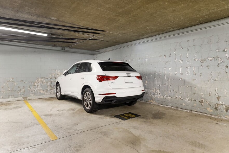 Building Photo - 4528 Colbath Ave