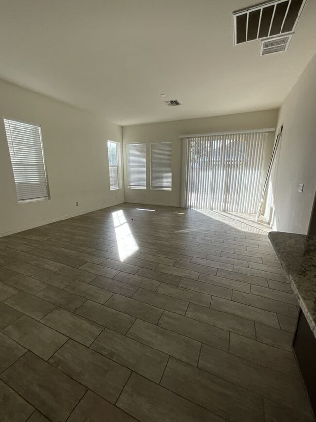 Building Photo - 10155 E Naranja Ave