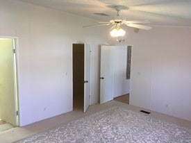 Building Photo - 500 Callejon Rd