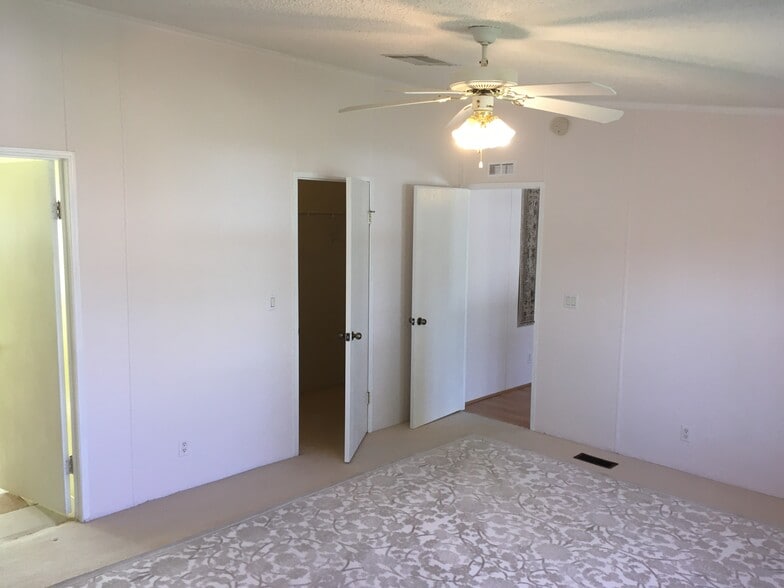 Building Photo - 500 Callejon Rd
